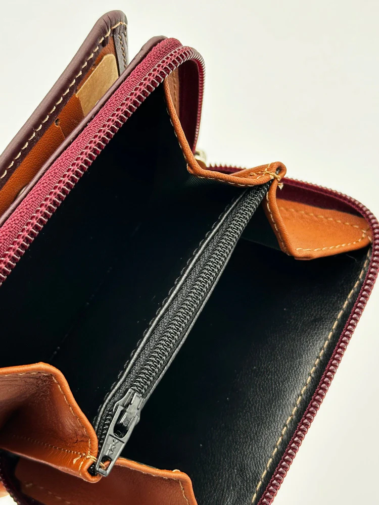 Billetero de Piel Vacuno Monedero Cremallera Amichi Lineas Burdeos 12x8,5cm - Imagen 4