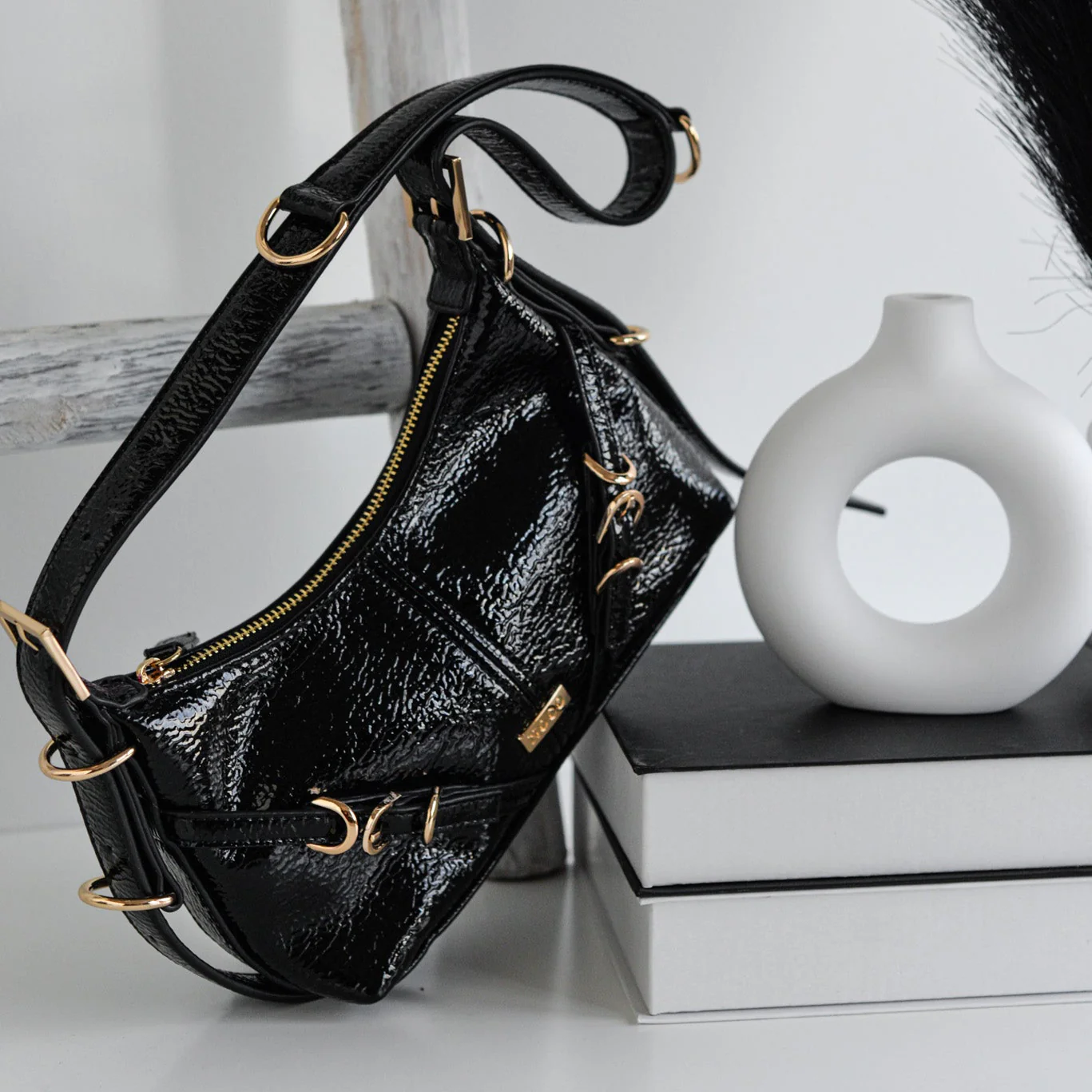 Góndola charol hebillas Noco Negro