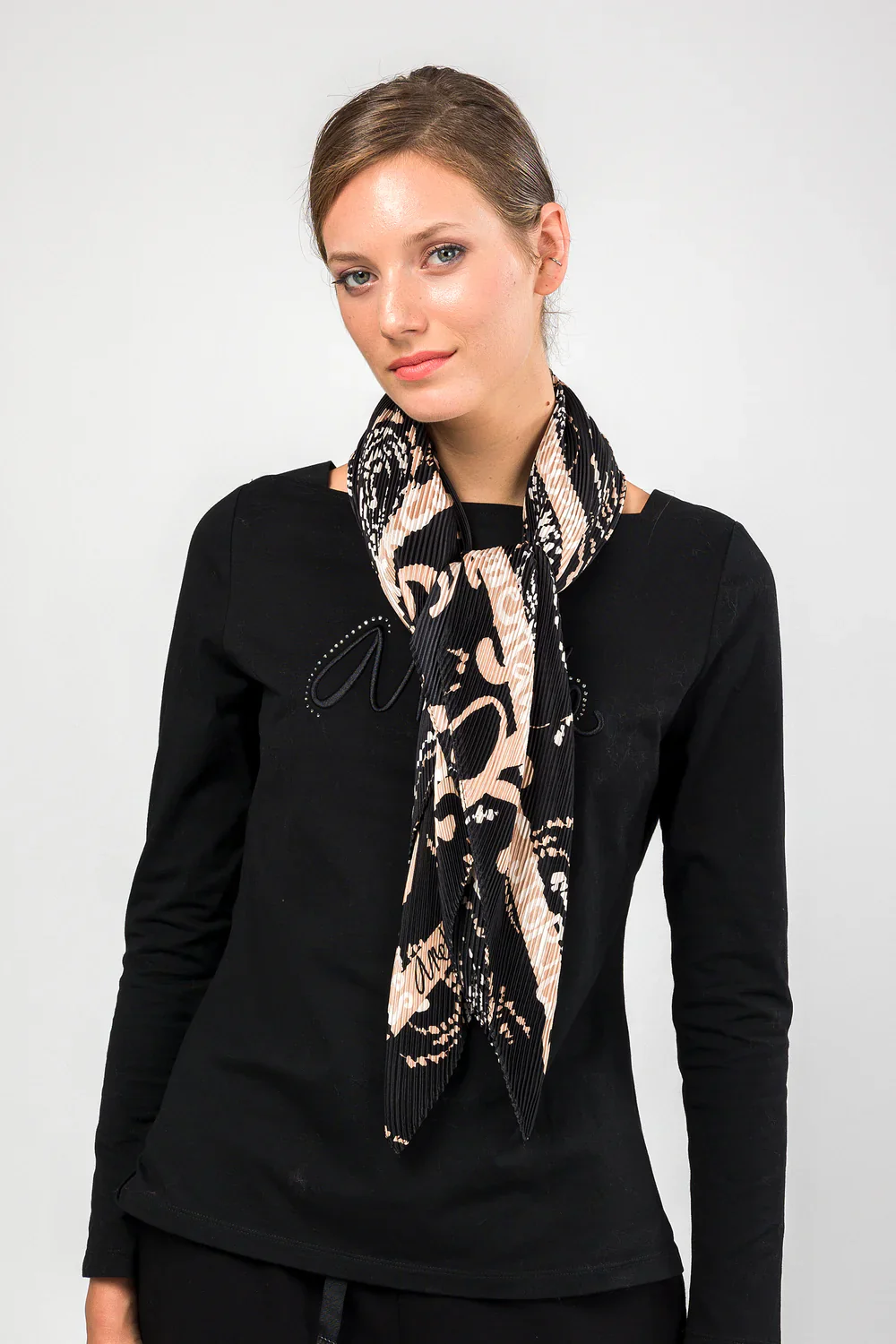 Pañuelo cuadrado plisado Anekke - Imagen 5